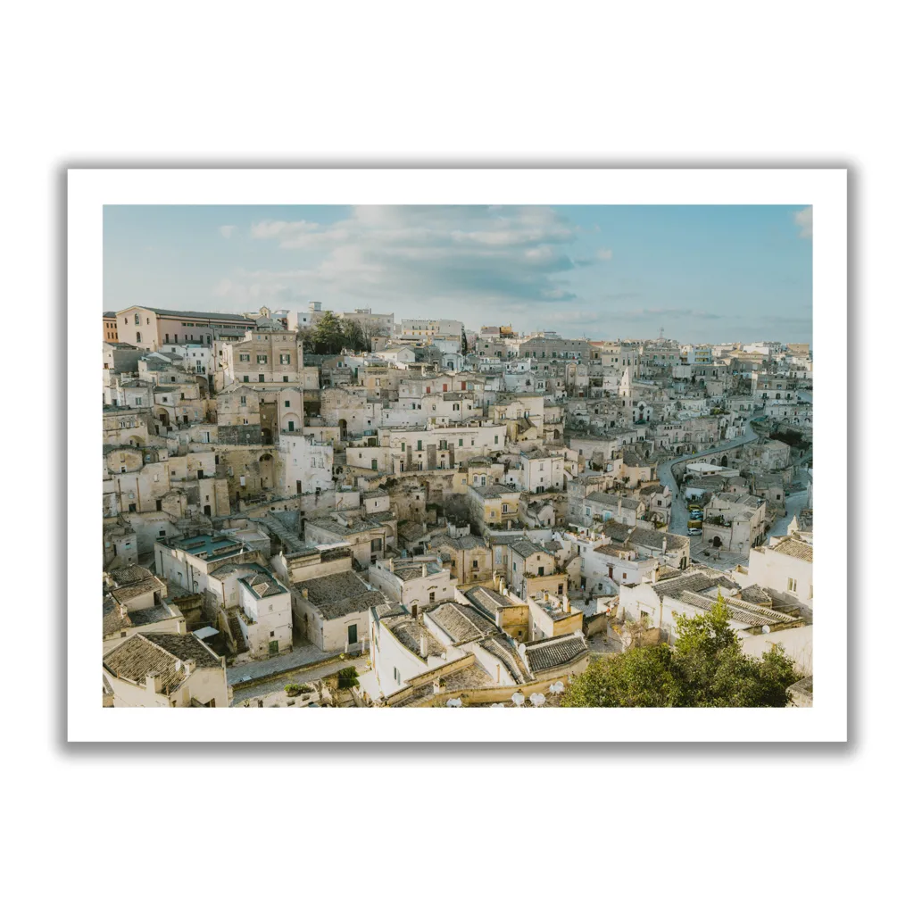 Skylineansicht von Matera (Italien). Blauer Himmer und leichte Sonnenuntergangs-Stimmung