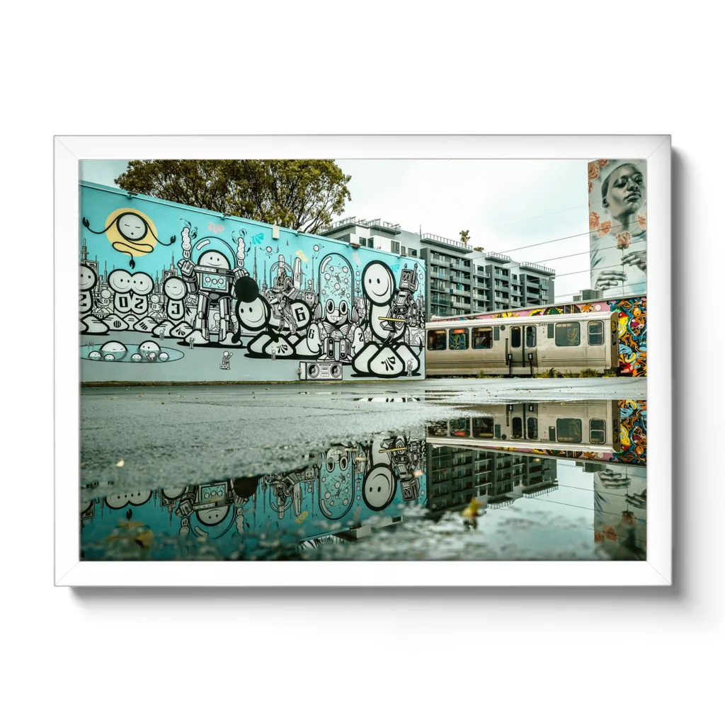 Bildaufnahme eines blauen Marshmallow Graffitis bei den Wynwood Walls Miami.