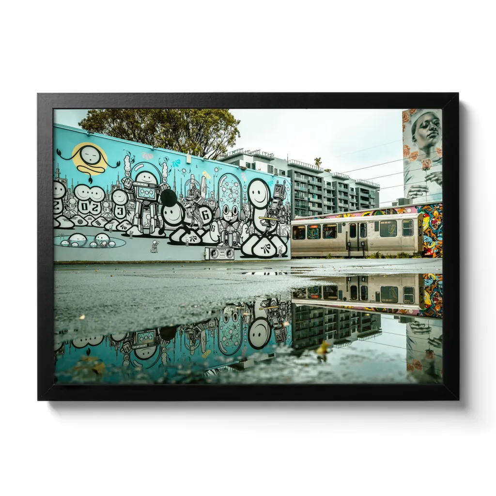 Bildaufnahme eines blauen Marshmallow Graffitis bei den Wynwood Walls Miami.